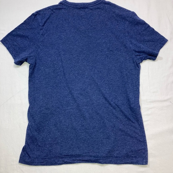 🆕 J Crew Shirt Men’s Small Blue V Neck Short Sleeve Broken In Tee Summer Preppy - Picture 3 of 6